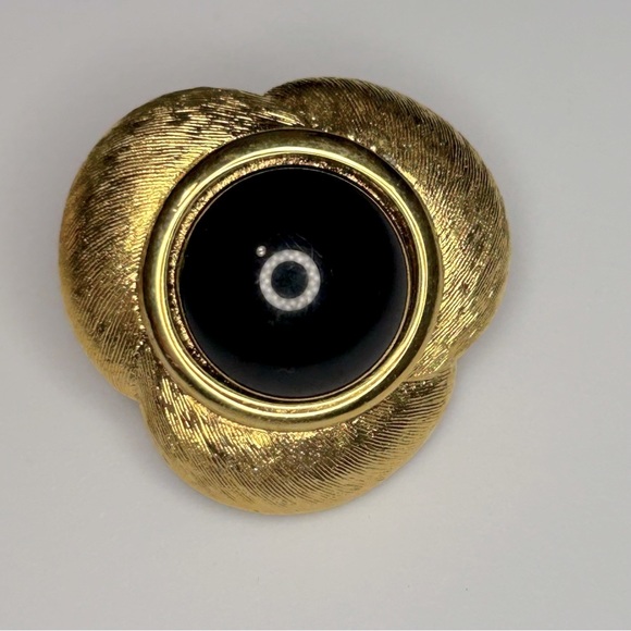 Late 80’s/Early 90’s Vintage Napier Clip-On Earrings - Picture 3 of 7